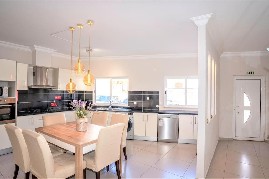 Luxuryvilla With Private Heated Pool And Spa 7P Quarteira Eksteriør billede